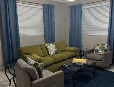 Deluxe One-Bedroom Apartment