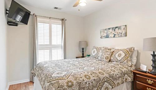 One-Bedroom Holiday Home