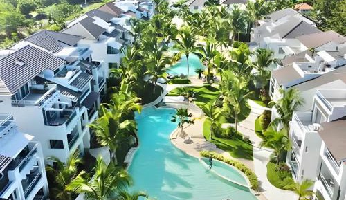 Apartment with Pool View 