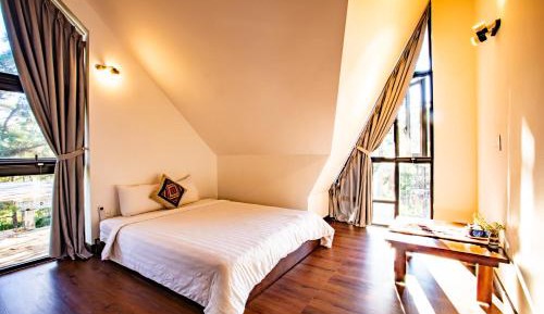 Family Room with Garden View