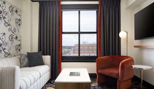 Queen Corner Suite