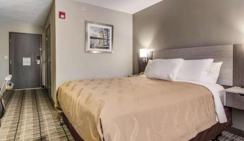 Queen Room - Accessible/Nonsmoking