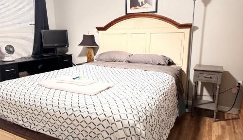 Standard Queen Room