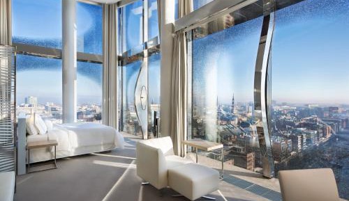 Panorama Suite with City and Water View
