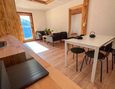 Apartment with Mountain View