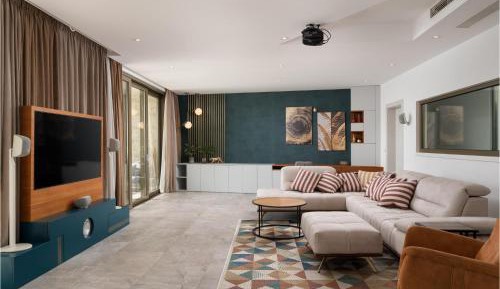 Five-Bedroom Holiday Home
