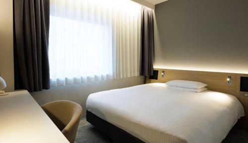 Business Style Queen Room - Non-Smoking - Main Building