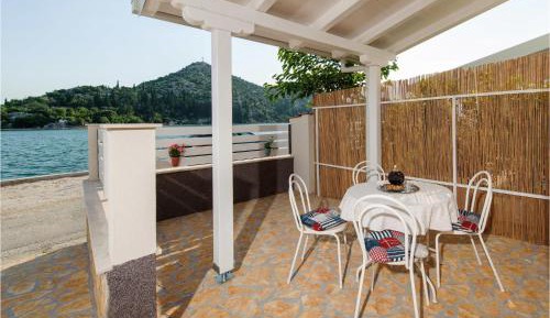 One-Bedroom Holiday Home