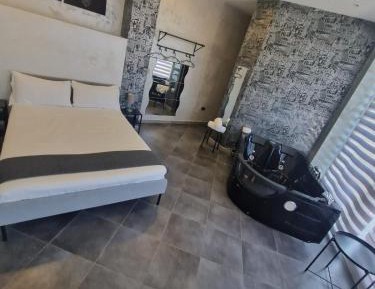 Deluxe Suite with Spa Bath