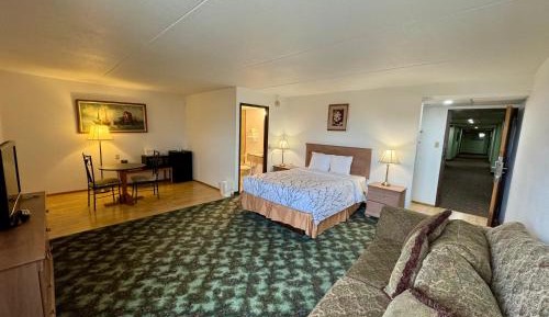 Deluxe Queen Suite