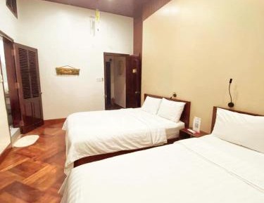 Deluxe Room (2 Adults + 1 Child)