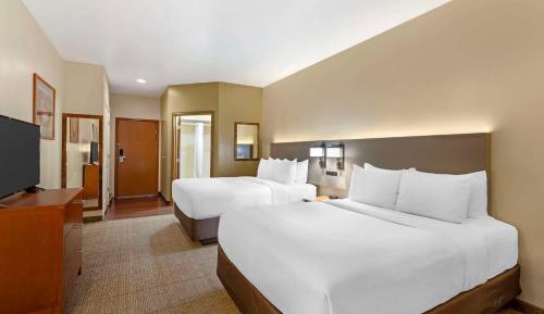 Standard Queen Room with Two Queen Beds - Non-Smoking