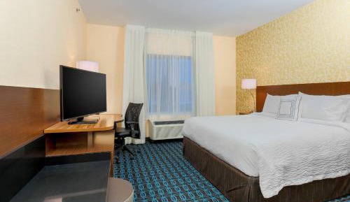 King Room with Roll-in Shower - Mobility and Hearing Accessible
