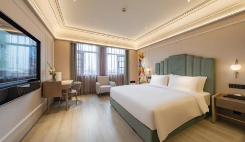 Deluxe Queen Room