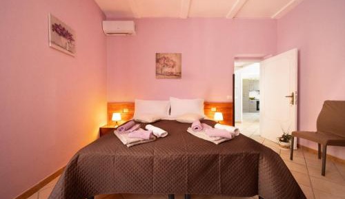 Deluxe Room (2 Adults + 1 Child)