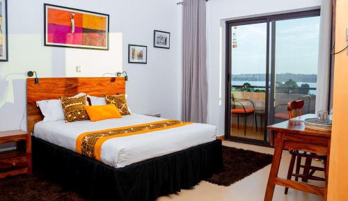 Deluxe Double Room with Side Sea View