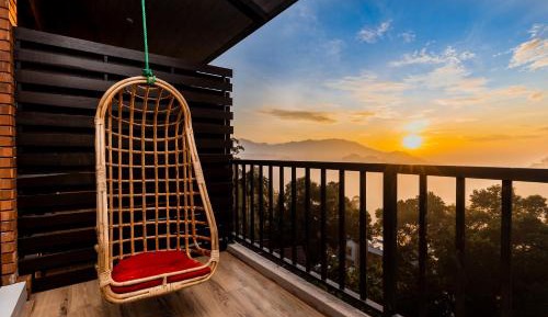 Panoramic Luxury Balcony Room with Ella Rock View