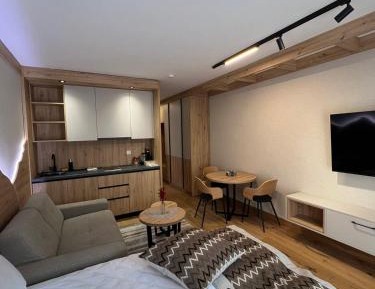 Deluxe Studio