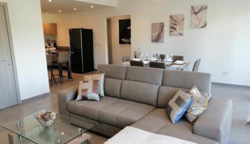 Two-Bedroom Deluxe Apartment with Balcony