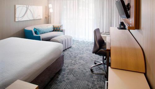 King Room with Adapted Tub - Mobility Accessible