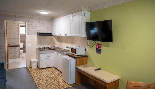 2 bedrooms 1double 4Single