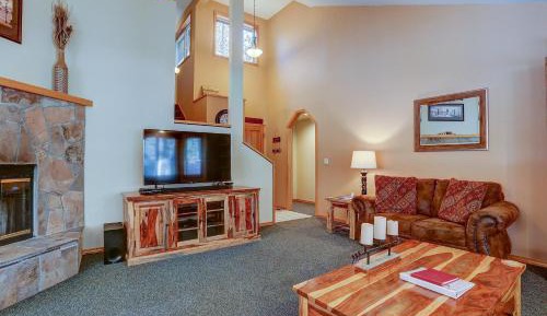 Three-Bedroom Holiday Home 