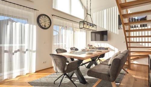 Apartment with Mountain View