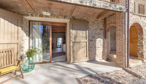 Two-Bedroom Deluxe Apartment with Garden View