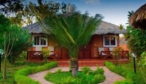 Bungalow with Garden View