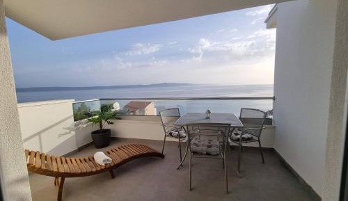 One-Bedroom Apartment with Sea View