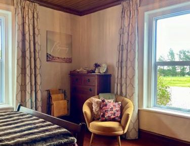 Queen Room with Shared Bathroom
