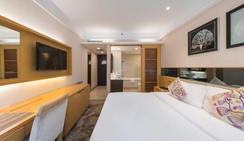Business Queen Room