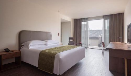 Deluxe Double Room with Bath
