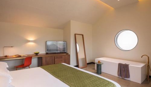 Queen Room