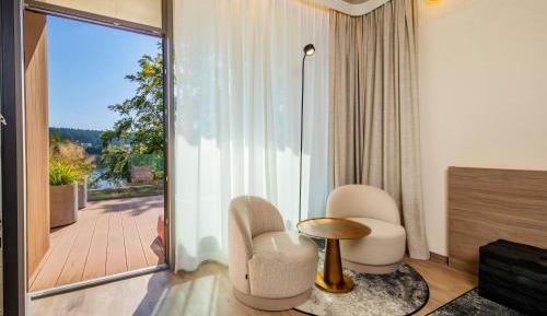 Triple Room with Lake View