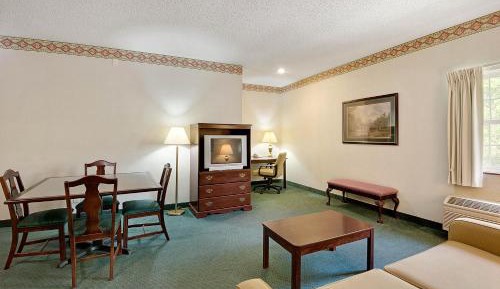 Deluxe King Suite