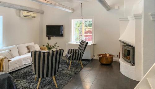 One-Bedroom Holiday Home
