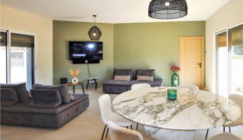 Three-Bedroom Holiday Home 