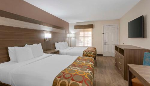Queen Room with Two Queen Beds - Non Smoking