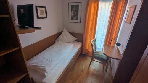 Single Room with Private Bathroom