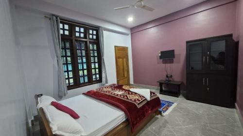 Queen Room with Balcony