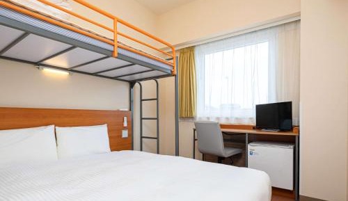 Queen Room with a Loft Bed - Non Smoking