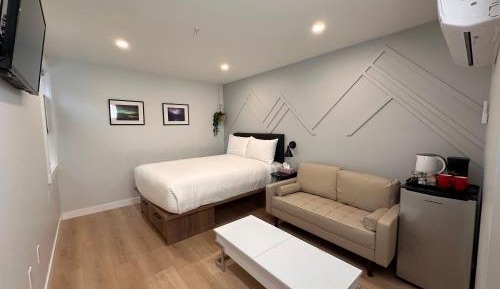 Deluxe Queen Room