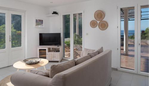 Six-Bedroom Holiday Home