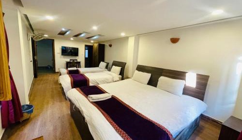 Deluxe Family Room