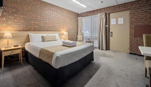 Standard Queen Room
