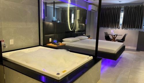 Queen Suite with Spa Bath