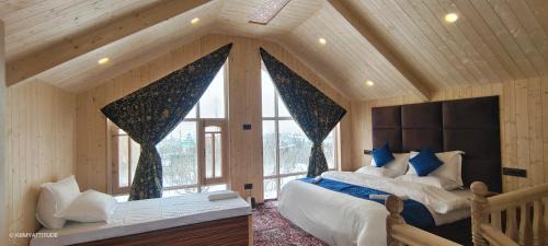 Double Room with Mountain View