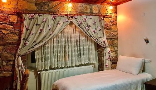 Single Room with Mountain View