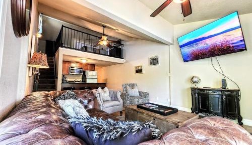 Three-Bedroom Apartment with Lake View